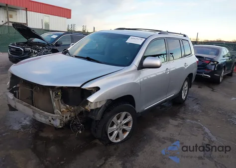 2013 Toyota Highlander Base Plus V6 z USA, uszkodzony, nr VIN 5TDZK3EH0DS097902